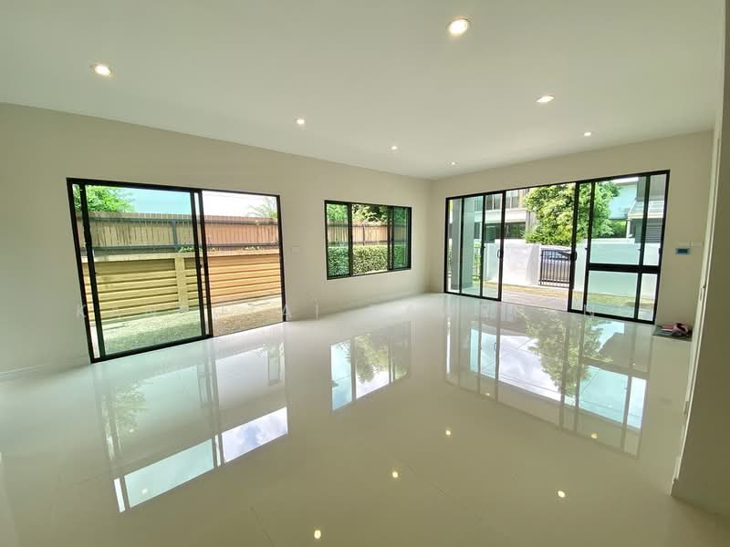 Burasiri Pattanakarn, Bangkok, New Pattanakarn Road, Prawet, Bangkok, 4 Bedrooms, 210 sqm, Single Detached House For Sale, by Kanrutai Dawruang, 500398410 - DDproperty.com