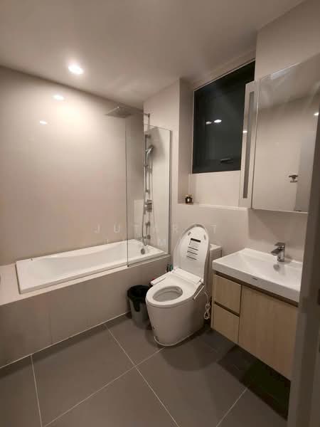 Oka Haus Sukhumvit 36, Bangkok, 3399 Rama 4 Road, Khong Tan, Khlong Toei, Bangkok, 2 Bedrooms, 50 sqm, Condo For Rent, by Jutarat Jitmun, 500398427 - DDproperty.com