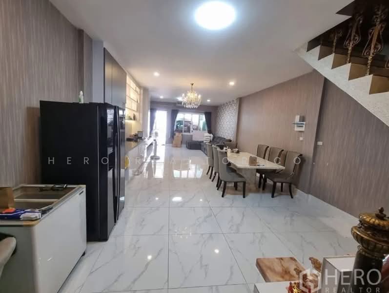 For Rent 4 Bedroom Townhouse Near MRT Sutthisan, Din Daeng, Bangkok HRE01003, Bangkok, Din Daeng, Bangkok, 4 Bedrooms, 320 sqm, Townhouse For Rent, by Hero Realtor Co., Ltd., 500398475 - DDproperty.com