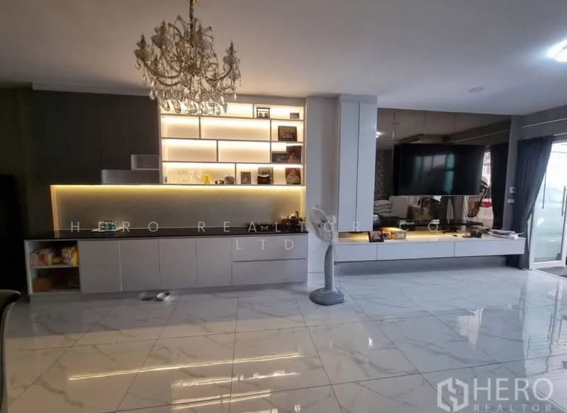 For Rent 4 Bedroom Townhouse Near MRT Sutthisan, Din Daeng, Bangkok HRE01003, Bangkok, Din Daeng, Bangkok, 4 Bedrooms, 320 sqm, Townhouse For Rent, by Hero Realtor Co., Ltd., 500398475 - DDproperty.com