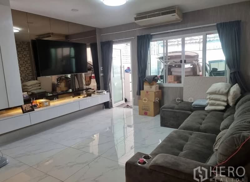 For Rent 4 Bedroom Townhouse Near MRT Sutthisan, Din Daeng, Bangkok HRE01003, Bangkok, Din Daeng, Bangkok, 4 Bedrooms, 320 sqm, Townhouse For Rent, by Hero Realtor Co., Ltd., 500398475 - DDproperty.com