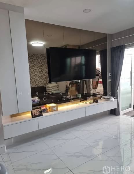 For Rent 4 Bedroom Townhouse Near MRT Sutthisan, Din Daeng, Bangkok HRE01003, Bangkok, Din Daeng, Bangkok, 4 Bedrooms, 320 sqm, Townhouse For Rent, by Hero Realtor Co., Ltd., 500398475 - DDproperty.com