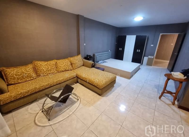 For Rent 4 Bedroom Townhouse Near MRT Sutthisan, Din Daeng, Bangkok HRE01003, Bangkok, Din Daeng, Bangkok, 4 Bedrooms, 320 sqm, Townhouse For Rent, by Hero Realtor Co., Ltd., 500398475 - DDproperty.com