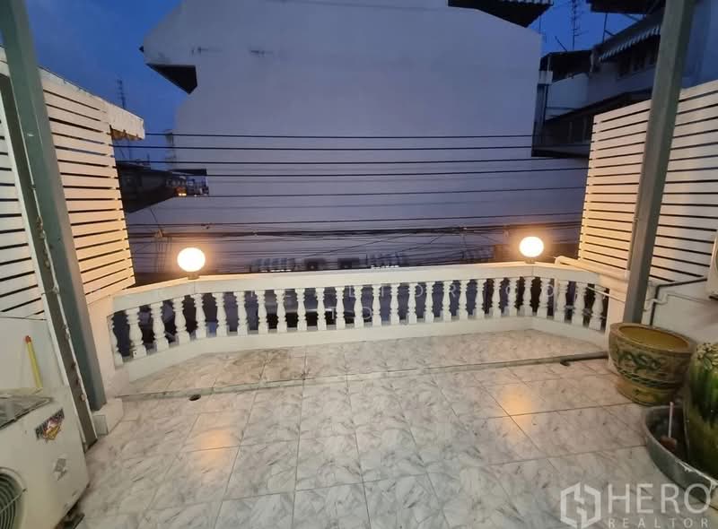 For Rent 4 Bedroom Townhouse Near MRT Sutthisan, Din Daeng, Bangkok HRE01003, Bangkok, Din Daeng, Bangkok, 4 Bedrooms, 320 sqm, Townhouse For Rent, by Hero Realtor Co., Ltd., 500398475 - DDproperty.com