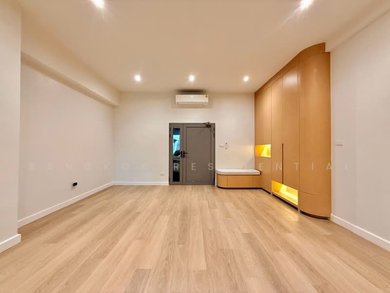 Regent 71 Place, Bangkok, Phra Kanong Nua, Watthana, Bangkok, 5 Bedrooms, 350 sqm, Townhouse For Rent, by Bangkok Residential, 500398486 - DDproperty.com