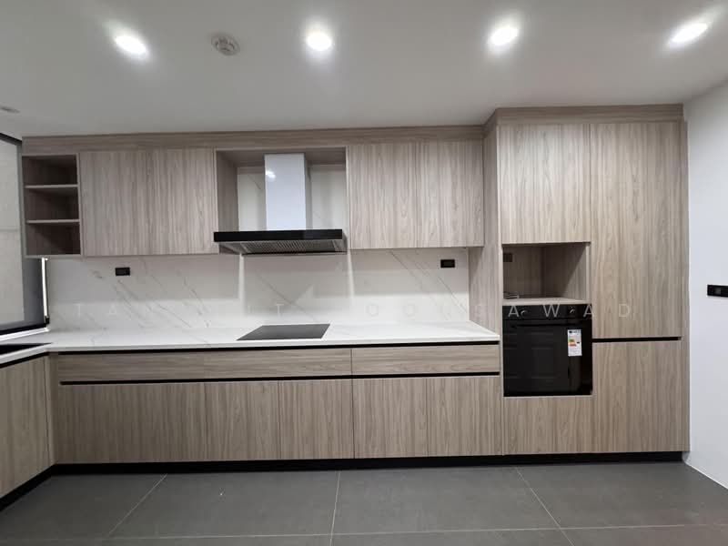 Ruamsuk Condominium, Bangkok, 12 Soi Athakravi, Khong Tan, Khlong Toei, Bangkok, 3 Bedrooms, 316 sqm, Condo For Rent, by Tananit Poonsawad, 500398502 - DDproperty.com