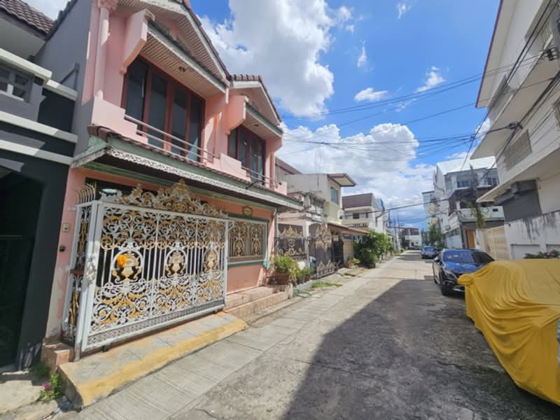 บ้านแฝด 3 ชั้นซอยจรัญ 35 แยก 17, Bangkok, จรัญสนิทวงศ์, Bang Khun Sri, Bangkok Noi, Bangkok, 5 Bedrooms, 140 sqm, Semi-Detached House (Twin House) For Sale, by Wicharn Kaonah, 500398552 - DDproperty.com