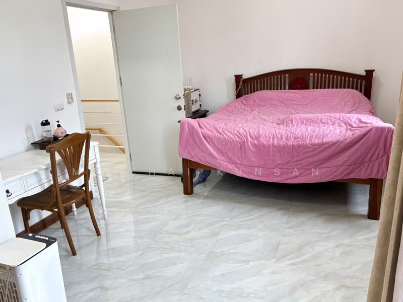 Gusto Townhome Ramkhamhaeng, Bangkok, Soi Rat Phatthana (Soi Miss Teen), Ramkhamhaeng Road (Sukhapiban 3 Road), Saphan Sung, Bangkok, 4 Bedrooms, 132 sqm, Townhouse For Sale, by Meechai Kunsan, 500398618 - DDproperty.com