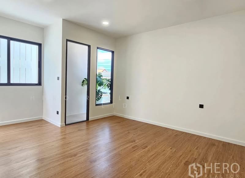 For sale 3 Bedroom Detached House in Lat Phrao, Bangkok HRE01007, Bangkok, Lat Phrao, Bangkok, 3 Bedrooms, 2,200 sqm, Single Detached House For Sale, by Hero Realtor Co., Ltd., 500398630 - DDproperty.com