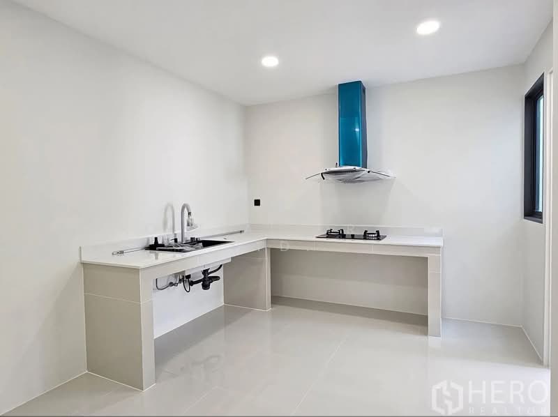For sale 3 Bedroom Detached House in Lat Phrao, Bangkok HRE01007, Bangkok, Lat Phrao, Bangkok, 3 Bedrooms, 2,200 sqm, Single Detached House For Sale, by Hero Realtor Co., Ltd., 500398630 - DDproperty.com