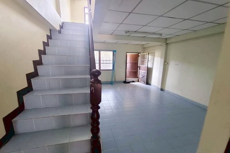 ขายทาวน์เฮาส์ 2 ชั้น 25 ตร.ว. ซอยลาดพร้าว 91 ทำเลดี ใกล้รถไฟฟ้าสายสีเหลือง, Bangkok, ถนนลาดพร้าว, Khlong Chaokhun Sing, Wang Thonglang, Bangkok, 3 Bedrooms, 136 sqm, Townhouse For Sale, by คุณอร, 500398749 - DDproperty.com