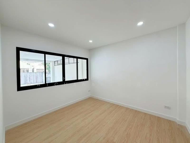Baan Ratanavalai (บ้านรัตนาวลัย ), Bangkok, Si Khan, Don Mueang, Bangkok, 3 Bedrooms, 150 sqm, Semi-Detached House (Twin House) For Sale, by THONGCHAI WATCHANARUNGROT, 500398786 - DDproperty.com