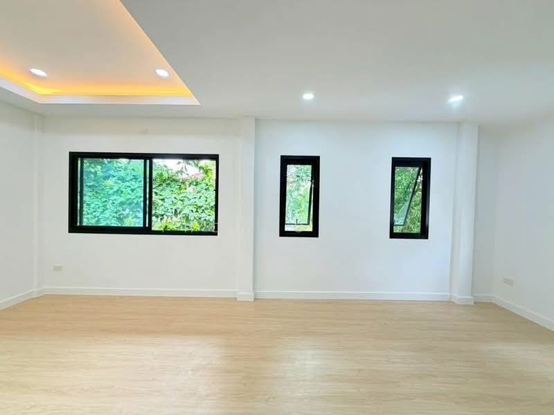 Baan Ratanavalai (บ้านรัตนาวลัย ), Bangkok, Si Khan, Don Mueang, Bangkok, 3 Bedrooms, 150 sqm, Semi-Detached House (Twin House) For Sale, by THONGCHAI WATCHANARUNGROT, 500398786 - DDproperty.com