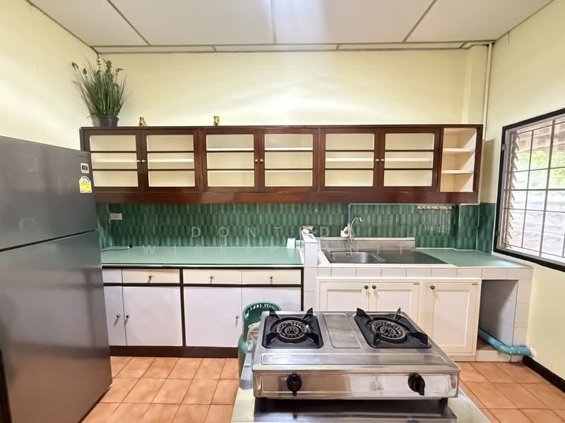 ทาวน์เฮาส์ให้เช่า | สุขุมวิท 30 | ใกล้ BTS พร้อมพงษ์, Bangkok, Khong Tan, Khlong Toei, Bangkok, 3 Bedrooms, 120 sqm, Townhouse For Rent, by Dontida Wisetphanit, 500398863 - DDproperty.com