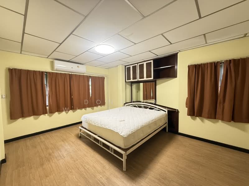 ทาวน์เฮาส์ให้เช่า | สุขุมวิท 30 | ใกล้ BTS พร้อมพงษ์, Bangkok, Khong Tan, Khlong Toei, Bangkok, 3 Bedrooms, 120 sqm, Townhouse For Rent, by Dontida Wisetphanit, 500398863 - DDproperty.com