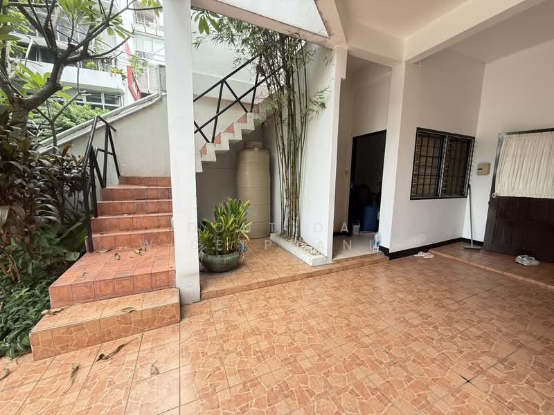 ทาวน์เฮาส์ให้เช่า | สุขุมวิท 30 | ใกล้ BTS พร้อมพงษ์, Bangkok, Khong Tan, Khlong Toei, Bangkok, 3 Bedrooms, 120 sqm, Townhouse For Rent, by Dontida Wisetphanit, 500398863 - DDproperty.com