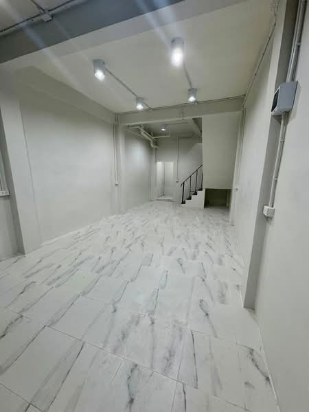 สาทร 11 แยก 3, Bangkok, Chong Nonsi, Yan Nawa, Bangkok, 1 Bedroom, 180 sqm, Townhouse For Rent, by Airada Parasarn, 500398924 - DDproperty.com