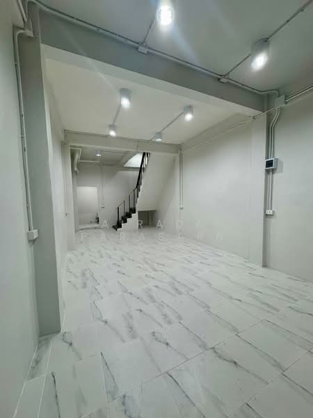 สาทร 11 แยก 3, Bangkok, Chong Nonsi, Yan Nawa, Bangkok, 1 Bedroom, 180 sqm, Townhouse For Rent, by Airada Parasarn, 500398924 - DDproperty.com