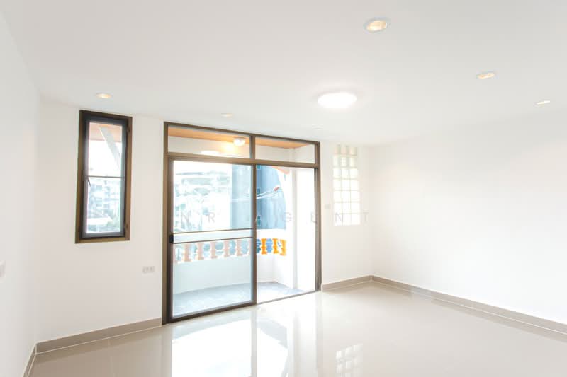 ทาวน์โฮม ซ.สวรรค์วิถี, Bangkok, Samsen Nok, Huai Khwang, Bangkok, 4 Bedrooms, 180 sqm, Townhouse For Sale, by NR AGENT, 500398927 - DDproperty.com