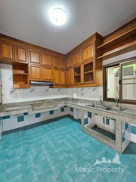 Single House For Rent in Soi Lat Phrao 93, Bangkok, ลาดพร้าว 93, Khlong Chaokhun Sing, Wang Thonglang, Bangkok, 7 Bedrooms, 800 sqm, Single Detached House For Rent, by Magic Property, 500398940 - DDproperty.com