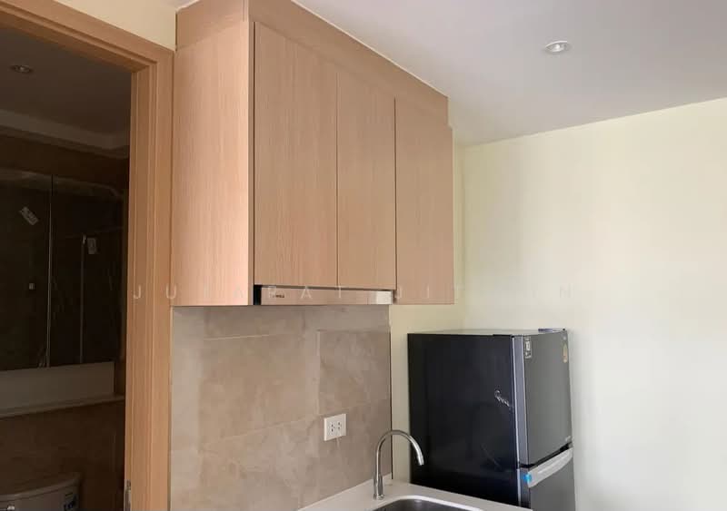 Regal Sathon-Naradhiwas, Bangkok, Naradhiwas Rajanagarindra Road, Thung Maha Mek, Sathon, Bangkok, 1 Bedroom, 35 sqm, Condo For Rent, by Jutarat Jitmun, 500398970 - DDproperty.com