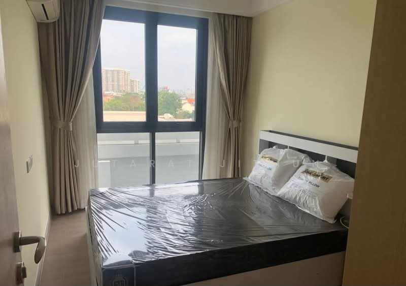 Regal Sathon-Naradhiwas, Bangkok, Naradhiwas Rajanagarindra Road, Thung Maha Mek, Sathon, Bangkok, 1 Bedroom, 35 sqm, Condo For Rent, by Jutarat Jitmun, 500398970 - DDproperty.com