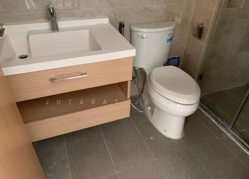 Regal Sathon-Naradhiwas, Bangkok, Naradhiwas Rajanagarindra Road, Thung Maha Mek, Sathon, Bangkok, 1 Bedroom, 35 sqm, Condo For Rent, by Jutarat Jitmun, 500398970 - DDproperty.com