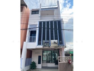 ขาย - ขายทาวน์โฮม 3 ชั้น หลังมุม ทำเลทอง ลาดพร้าว 18, กรุงเทพ
