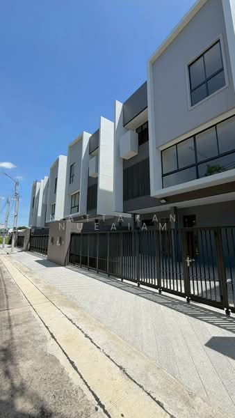 ฟีล ทาวน์ ลาดพร้าว 101, กรุงเทพ, ลาดพร้าว, คลองเจ้าคุณสิงห์, วังทองหลาง, กรุงเทพ, 270 ตร.ม., บ้านเดี่ยว ขาย, โดย Nattakan nueaiam, 500399106 - DDproperty.com