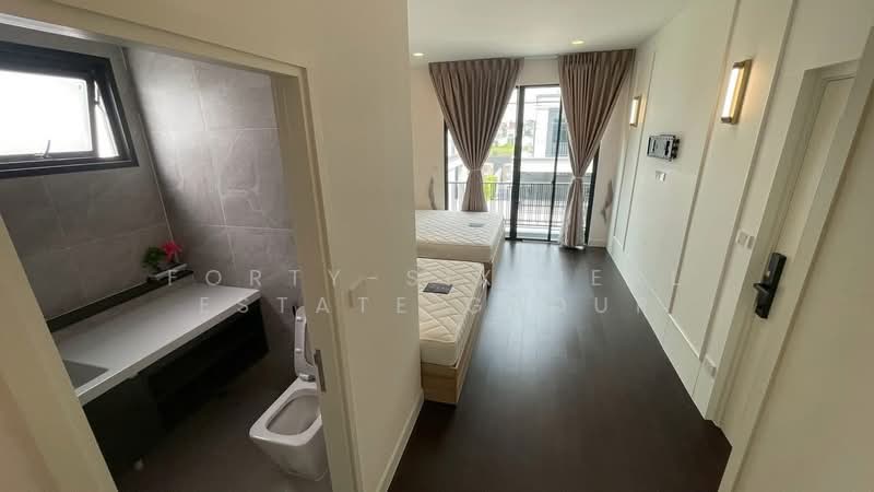 Setthasiri Wongwaen-Chatuchot, Bangkok, 1353 Sam Wa Tawan Tok, Sam Wa Tawan Tok, Khlong Sam Wa, Bangkok, 4 Bedrooms, 340 sqm, Single Detached House For Rent, by Forty-Six Real Estate Group, 500399129 - DDproperty.com