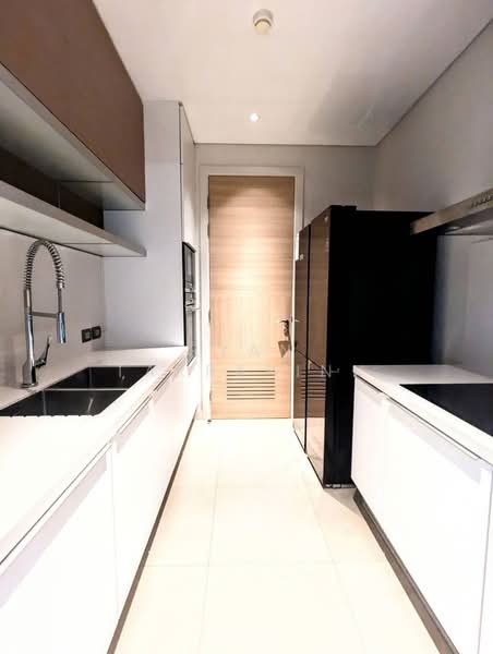 Sindhorn Residence, Bangkok, 54 Soi Ton Son, Lumphini, Pathum Wan, Bangkok, 3 Bedrooms, 148 sqm, Condo For Rent, by Ryan Tarrarinn, 500399143 - DDproperty.com