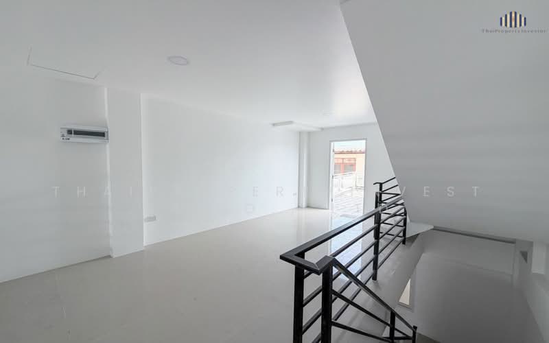 For Sale — Commercial Building fronting Bang Si Mueang Road! 3.5 storeys, 22 Sq.Wah, near Bang Kruai, Nonthaburi, Bang Krang, Muang Nonthaburi, Nonthaburi, 4 Bedrooms, 380 sqm, Townhouse For Sale, by ThaiPropertyInvestor Co., Ltd, 500399170 - DDproperty.com