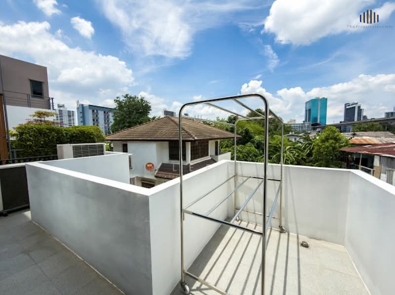 กรุงเทพมหานคร, Bangkok, Bang Kapi, Huai Khwang, Bangkok, 3 Bedrooms, 315 sqm, Single Detached House For Sale, by Lee, 500399220 - DDproperty.com
