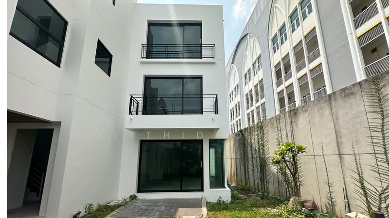 The Noble Ekkamai 22, Bangkok, Khlong Tan Nua, Watthana, Bangkok, 5 Bedrooms, 600 sqm, Single Detached House For Sale, by Amarin Sitthidhoon, 500399258 - DDproperty.com
