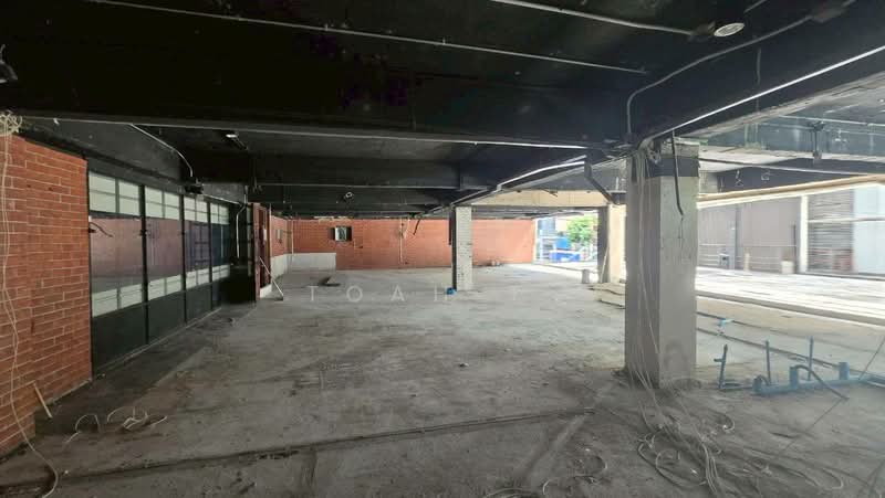 พื้นที่ให้เช่า บลูชิพส์ ทองหล่อ สุขุมวิท : Space for rent in Blue Chips Thonglor, Sukhumvit, Bangkok, Khlong Tan Nua, Watthana, Bangkok, , 180 sqm, Retail Space For Rent, by TOAH T., 500399275 - DDproperty.com