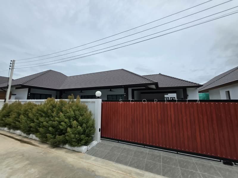 Huahin 70, Prachuap Khiri Khan, Hin Lek Fai, Hua Hin, Prachuap Khiri Khan, 3 Bedrooms, 270 sqm, Single Detached House For Sale, by Wanwisa Scopetta, 500399276 - DDproperty.com