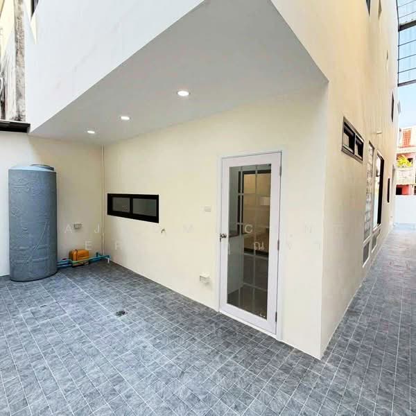 เมืองเพชรวิลเลจ 4 ซอย ทุ่งมังกร 10 ตลิ่งชัน, Bangkok, Chim Plee, Taling Chan, Bangkok, 3 Bedrooms, 142 sqm, Townhouse For Sale, by AJHOMECENTER - คุณจ๋า, 500399448 - DDproperty.com