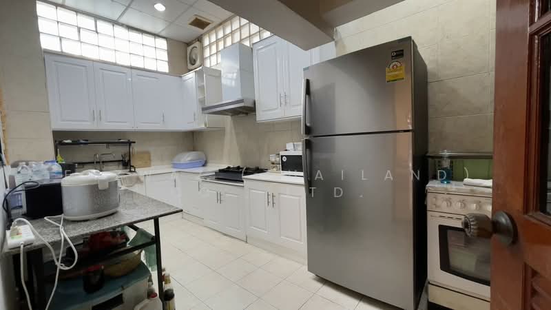ขายทาวน์เฮาส์ 5 ห้องนอน Ekkamai Villas สุขุมวิท 63 ใจกลางเอกมัย, กรุงเทพ, คลองตันเหนือ, วัฒนา, กรุงเทพ, 350 ตร.ม., ทาวน์เฮ้าส์ ขาย, โดย Fazwaz (Thailand) Co., Ltd., 500399634 - DDproperty.com
