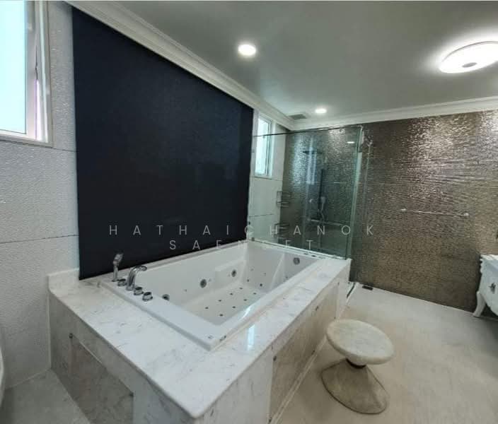 Royce Private Residences, Bangkok, 61 Soi Sukhumvit 31, Khlongtoei Nua, Watthana, Bangkok, 4 Bedrooms, 355 sqm, Condo For Rent, by Hathaichanok Saenset, 500399643 - DDproperty.com
