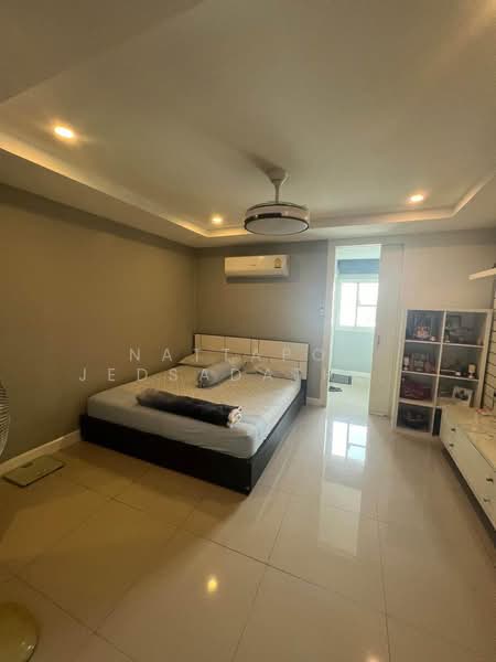 Regent On The Park 3, Bangkok, 185 Soi Sukhumvit 39 Sukhumvit Road, Khlong Tan Nua, Watthana, Bangkok, 3 Bedrooms, 240 sqm, Condo For Rent, by Nattapol Jedsadathitikul, 500399694 - DDproperty.com