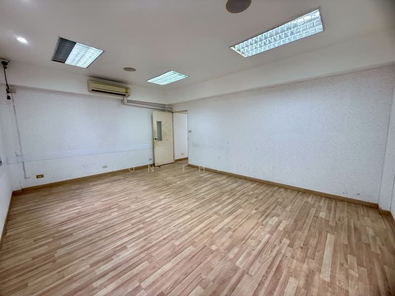 Visutthani Village, Bangkok, ลาดพร้าว101, Khlong Chan, Bang Kapi, Bangkok, , 600 sqm, Office Space For Sale, by Khun Thitima, 500399722 - DDproperty.com