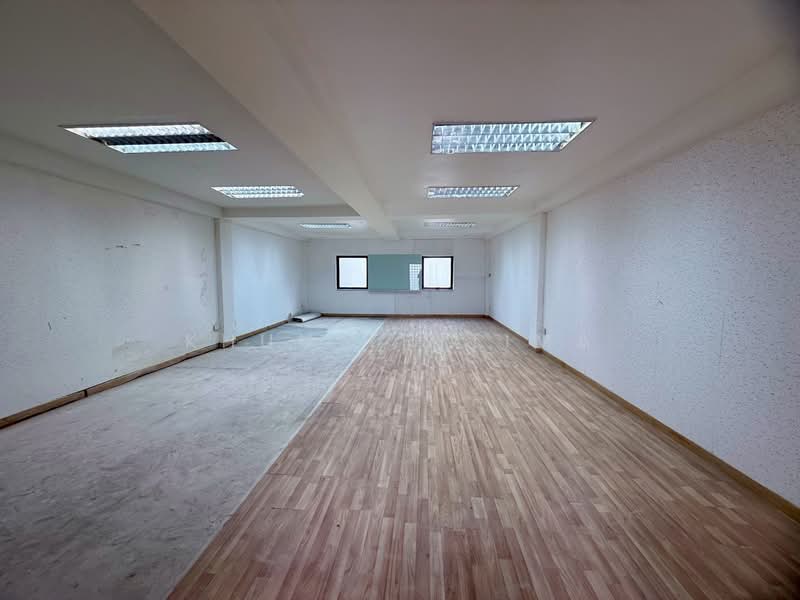 Visutthani Village, Bangkok, ลาดพร้าว101, Khlong Chan, Bang Kapi, Bangkok, , 600 sqm, Office Space For Sale, by Khun Thitima, 500399722 - DDproperty.com
