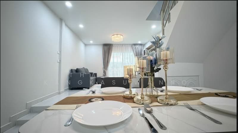 TH32010 ทาวน์เฮ้าส์ หมู่บ้านเสนาวิลล่า 4, Bangkok, Sam Wa Tawan Tok, Khlong Sam Wa, Bangkok, 2 Bedrooms, 72 sqm, Townhouse For Sale, by Thanitcha Kangkasuwanno, 500399744 - DDproperty.com