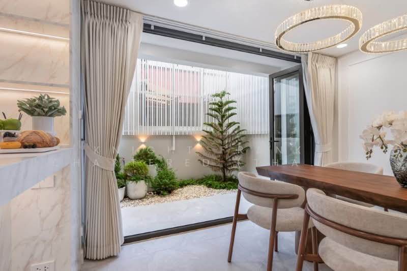 Townhouse in Pridi 42, Bangkok, Khlong Tan Nua, Watthana, Bangkok, 4 Bedrooms, 250 sqm, Townhouse For Rent, by Knight Frank Chartered (Thailand) Co.,Ltd, 500399768 - DDproperty.com
