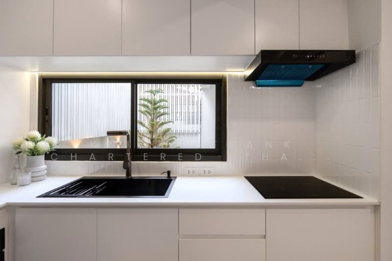 Townhouse in Pridi 42, Bangkok, Khlong Tan Nua, Watthana, Bangkok, 4 Bedrooms, 250 sqm, Townhouse For Rent, by Knight Frank Chartered (Thailand) Co.,Ltd, 500399768 - DDproperty.com