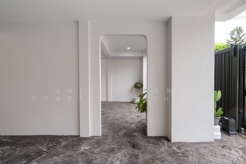 Townhouse in Pridi 42, Bangkok, Khlong Tan Nua, Watthana, Bangkok, 4 Bedrooms, 250 sqm, Townhouse For Rent, by Knight Frank Chartered (Thailand) Co.,Ltd, 500399768 - DDproperty.com