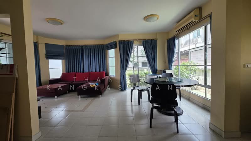 H31887 หมู่บ้านปาริชาติ ลาดกระบัง, Bangkok, Lam Pla Tiew, Lat Krabang, Bangkok, 3 Bedrooms, 208 sqm, Single Detached House For Rent, by Thanitcha Kangkasuwanno, 500399772 - DDproperty.com