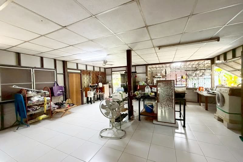 ขายที่ดิน 199 ตรว. รามอินทรา 14 แยก 17 (มัยลาภ) - ประเสริฐมนูกิจ 29 พร้อมบ้านชั้นเดียว ต้นไม้ใหญ่, Bangkok, รามอินทรา 14, Tha Rang, Bang Khen, Bangkok, , 796 sqm, Land For Sale, by คุณบี, 500399862 - DDproperty.com