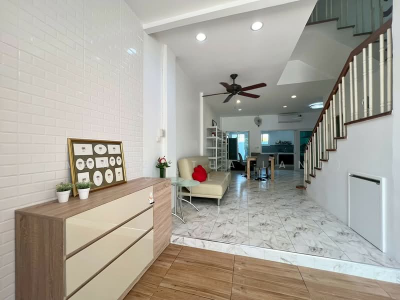 Baan Klang Muang Luzern Sukhumvit, Bangkok, Sukhumvit 77 Road, Suan Luang, Bangkok, 3 Bedrooms, 220 sqm, Townhouse For Sale, by Fazwaz (Thailand) Co., Ltd., 500399874 - DDproperty.com
