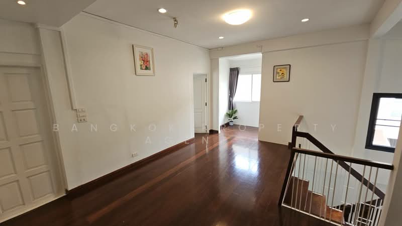 House in Ekkamai, Bangkok, Phra Kanong Nua, Watthana, Bangkok, 3 Bedrooms, 300 sqm, Single Detached House For Rent, by BANGKOK PROPERTY AGENTS, 500399901 - DDproperty.com